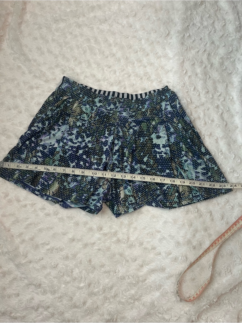Lululemon Athletica Navy Multi Floral Athletic Shorts - Picture 8 of 9